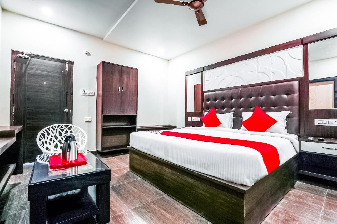 Oyo 16155 Hotel Dcm Grand Vijayawāda Zewnętrze zdjęcie