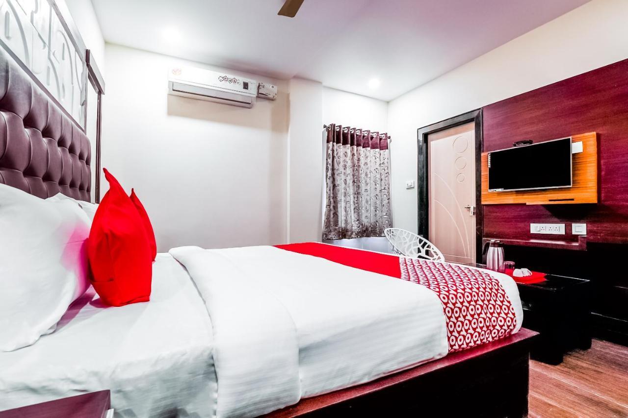 Oyo 16155 Hotel Dcm Grand Vijayawāda Zewnętrze zdjęcie
