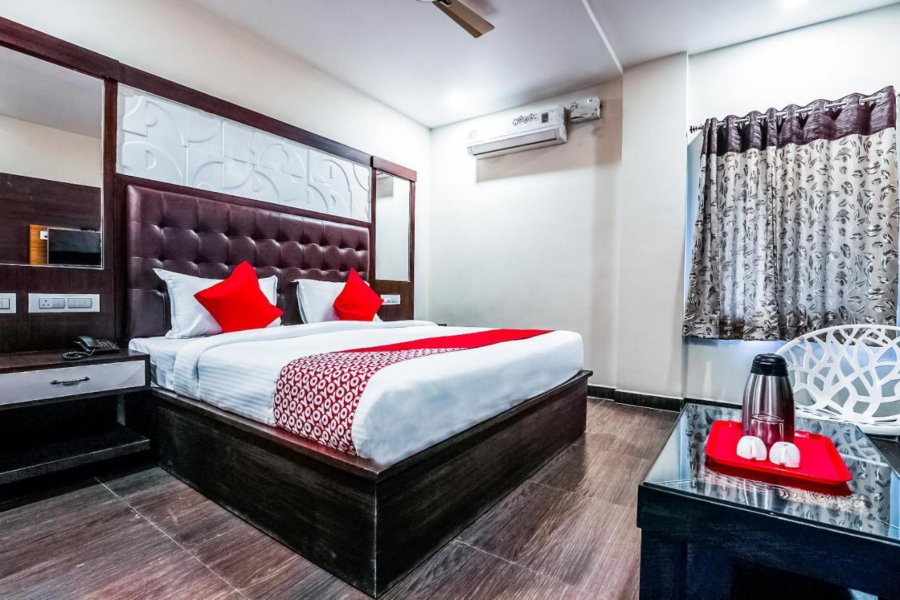 Oyo 16155 Hotel Dcm Grand Vijayawāda Zewnętrze zdjęcie