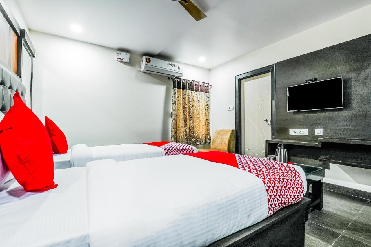 Oyo 16155 Hotel Dcm Grand Vijayawāda Zewnętrze zdjęcie