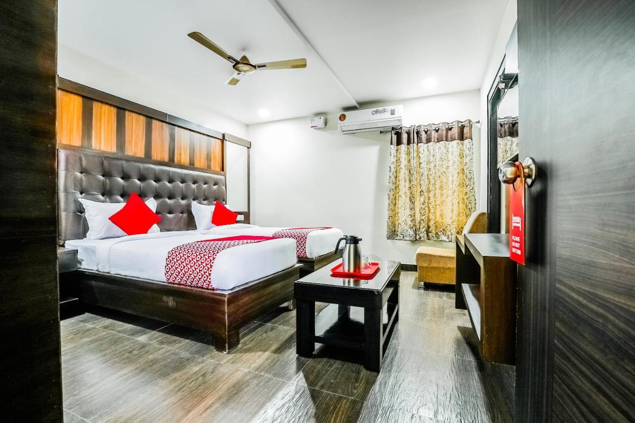 Oyo 16155 Hotel Dcm Grand Vijayawāda Zewnętrze zdjęcie