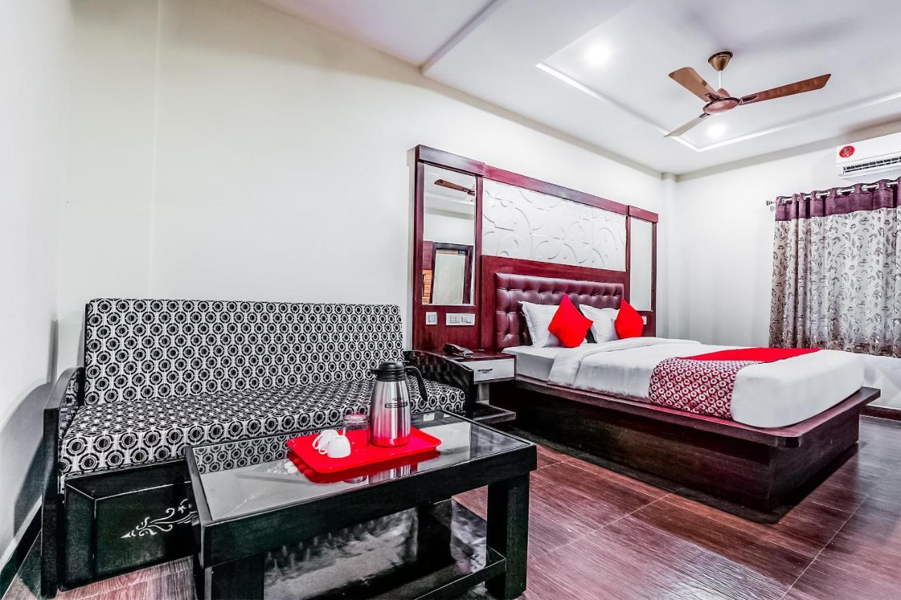 Oyo 16155 Hotel Dcm Grand Vijayawāda Zewnętrze zdjęcie