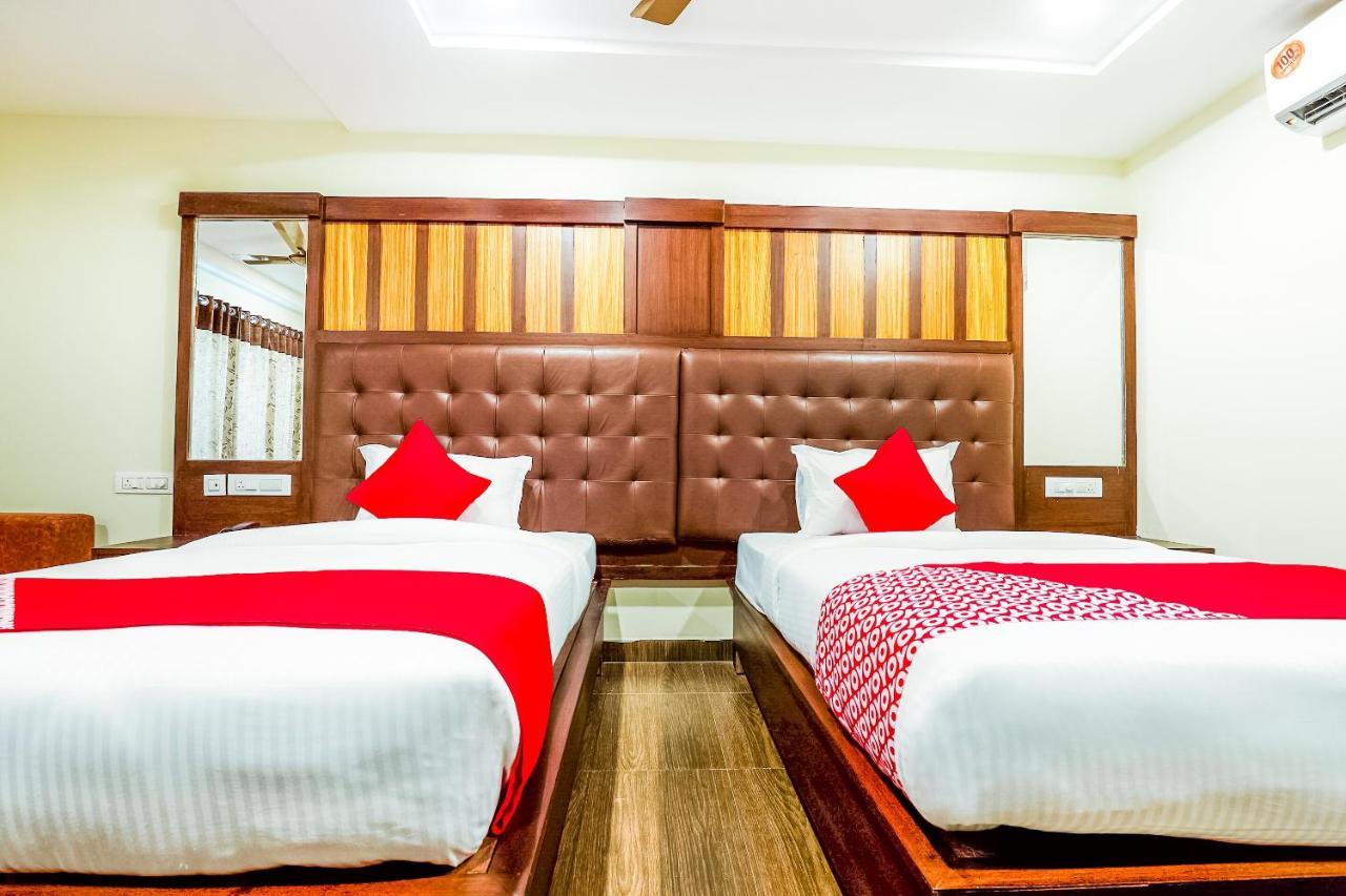 Oyo 16155 Hotel Dcm Grand Vijayawāda Zewnętrze zdjęcie