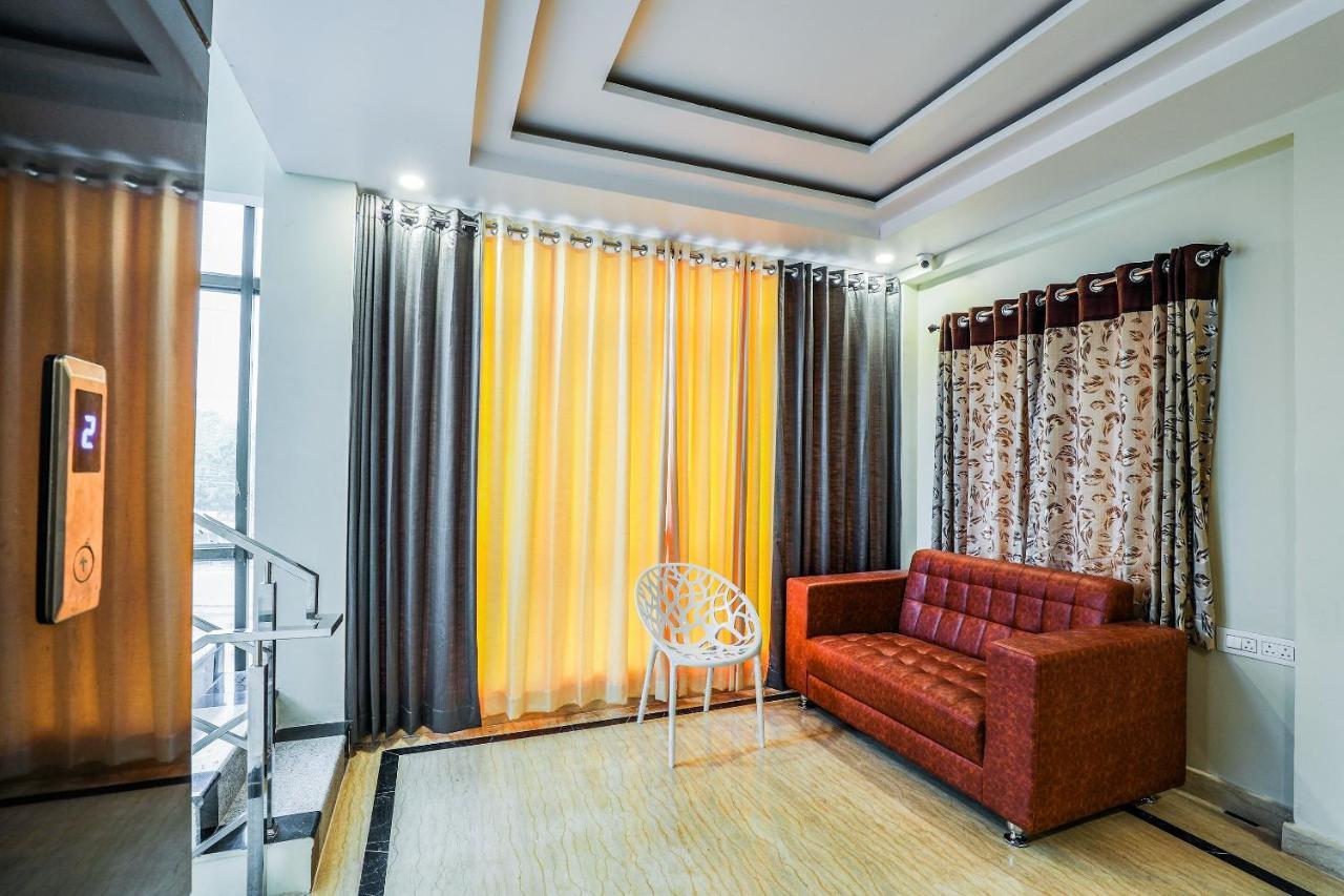 Oyo 16155 Hotel Dcm Grand Vijayawāda Zewnętrze zdjęcie