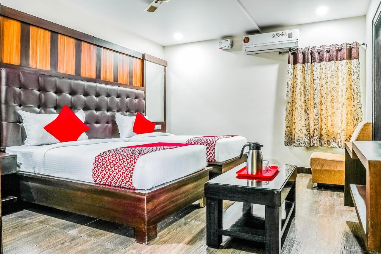 Oyo 16155 Hotel Dcm Grand Vijayawāda Zewnętrze zdjęcie