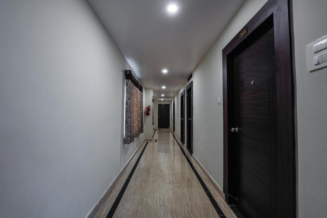Oyo 16155 Hotel Dcm Grand Vijayawāda Zewnętrze zdjęcie
