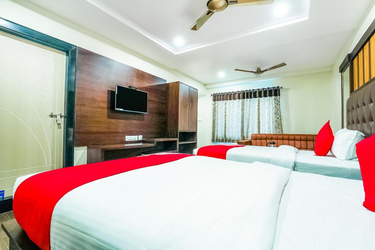 Oyo 16155 Hotel Dcm Grand Vijayawāda Zewnętrze zdjęcie