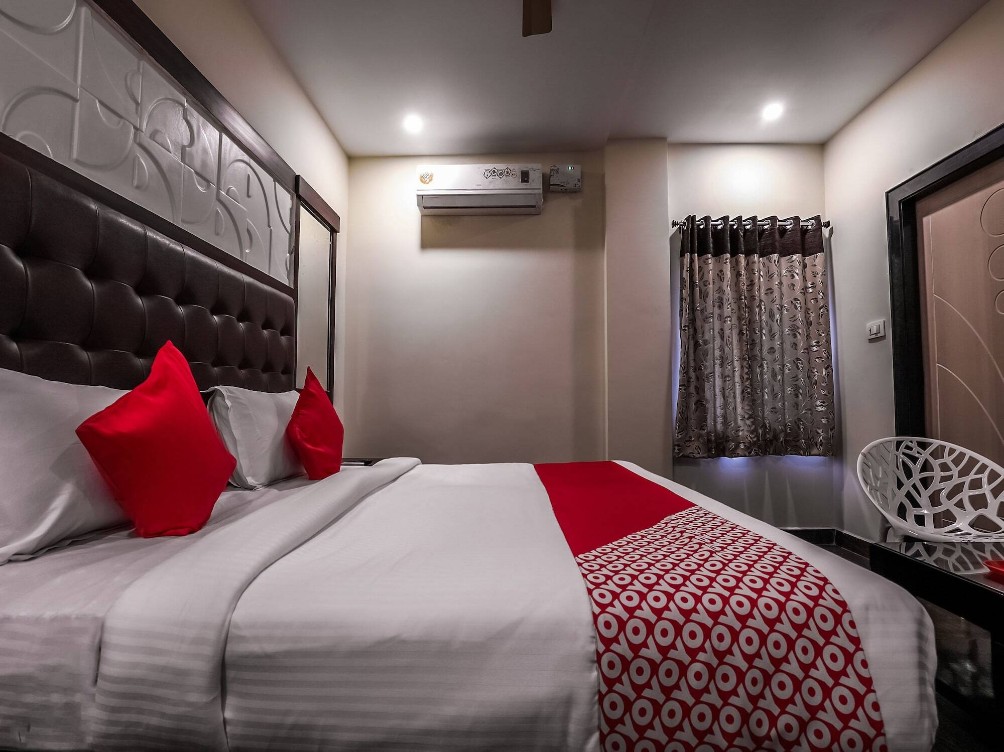 Oyo 16155 Hotel Dcm Grand Vijayawāda Zewnętrze zdjęcie